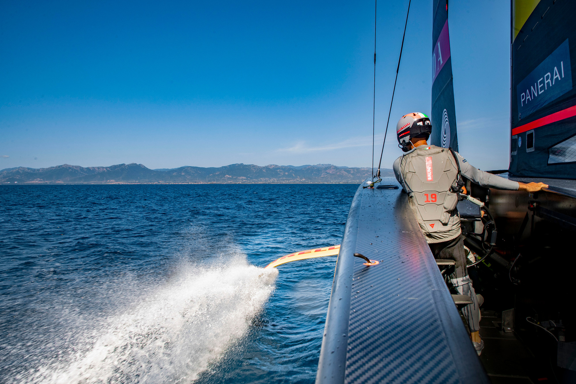 America's Cup(アメリカズカップ)：伝説のセーリング選手による直接